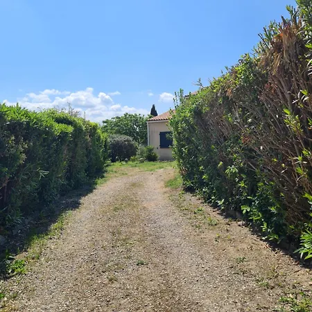 Casa de Férias Maison Familiale Au Calme Avec Parking, Jardin Et à 3 Min De La Cité *